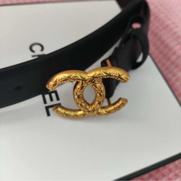 Chanel Vintage-Inspired Textured Gold CC Buckle Belt main image 4